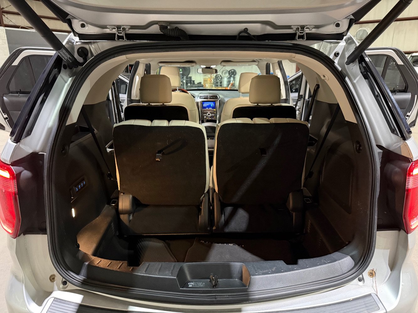 Used 2019 Ford Explorer Platinum AWD/4WD image 19