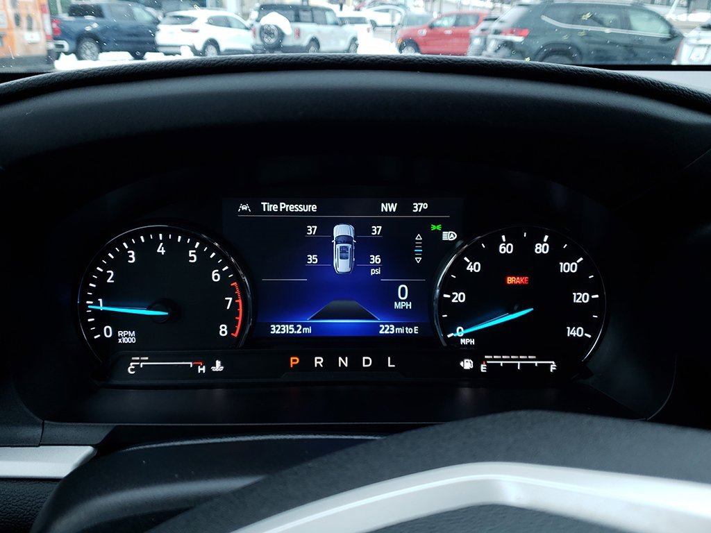 Used 2023 Ford Explorer XLT image 30