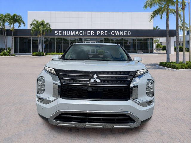Used 2022 Mitsubishi Outlander SE FWD image 2