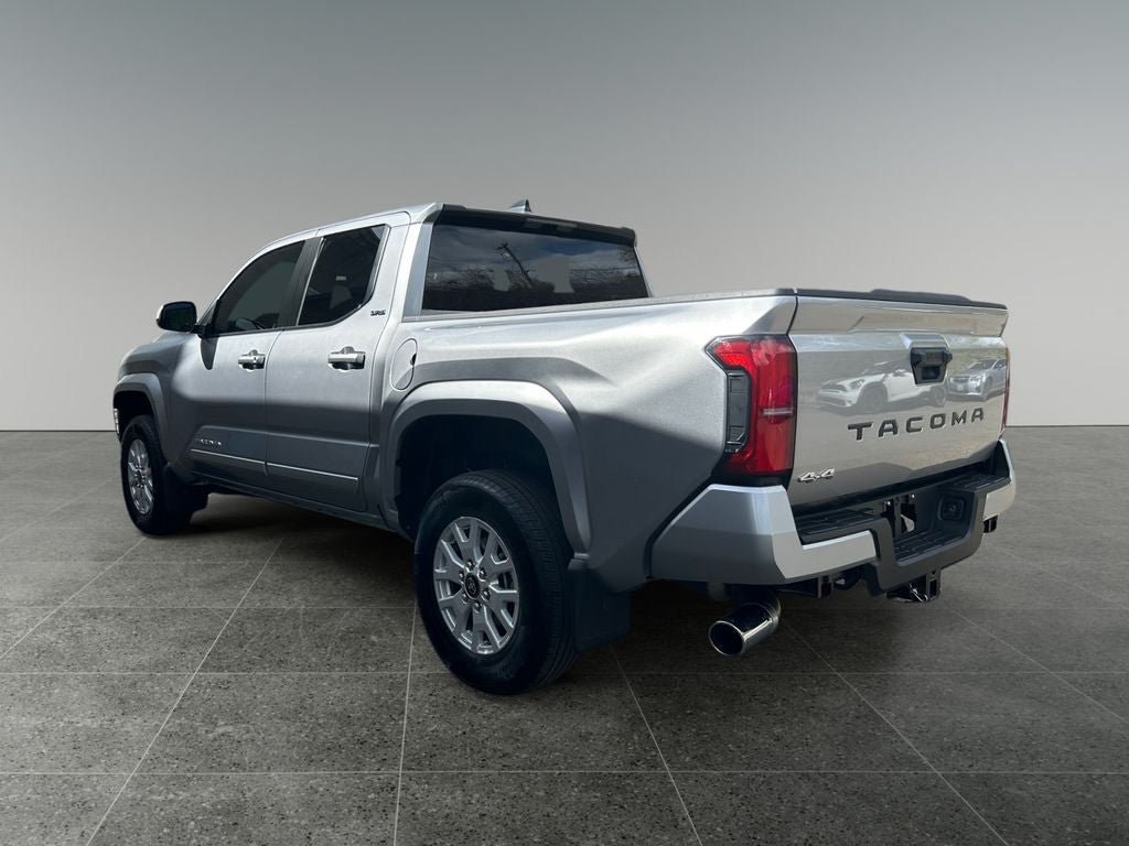 Used 2025 Toyota Tacoma SR5 AWD/4WD image 7