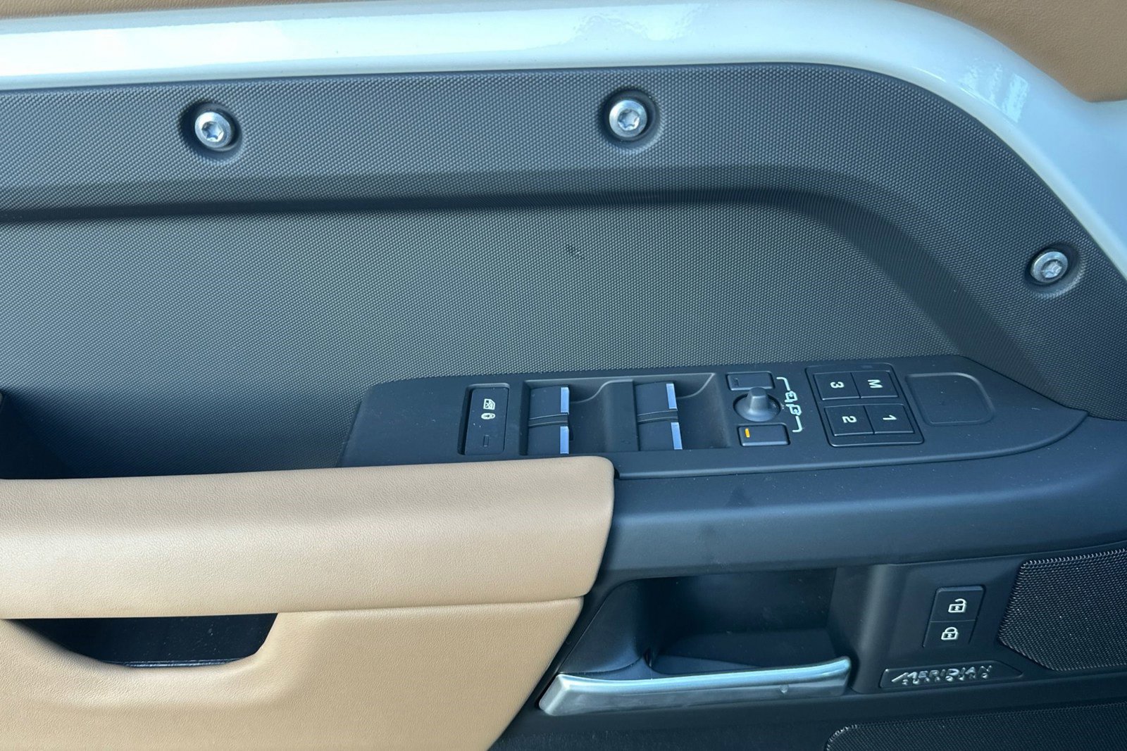 New 2026 Land Rover Defender 130 X-Dynamic SE image 15