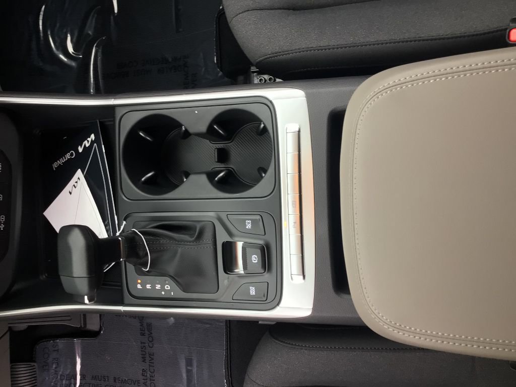 New 2026 Kia Carnival LX image 14