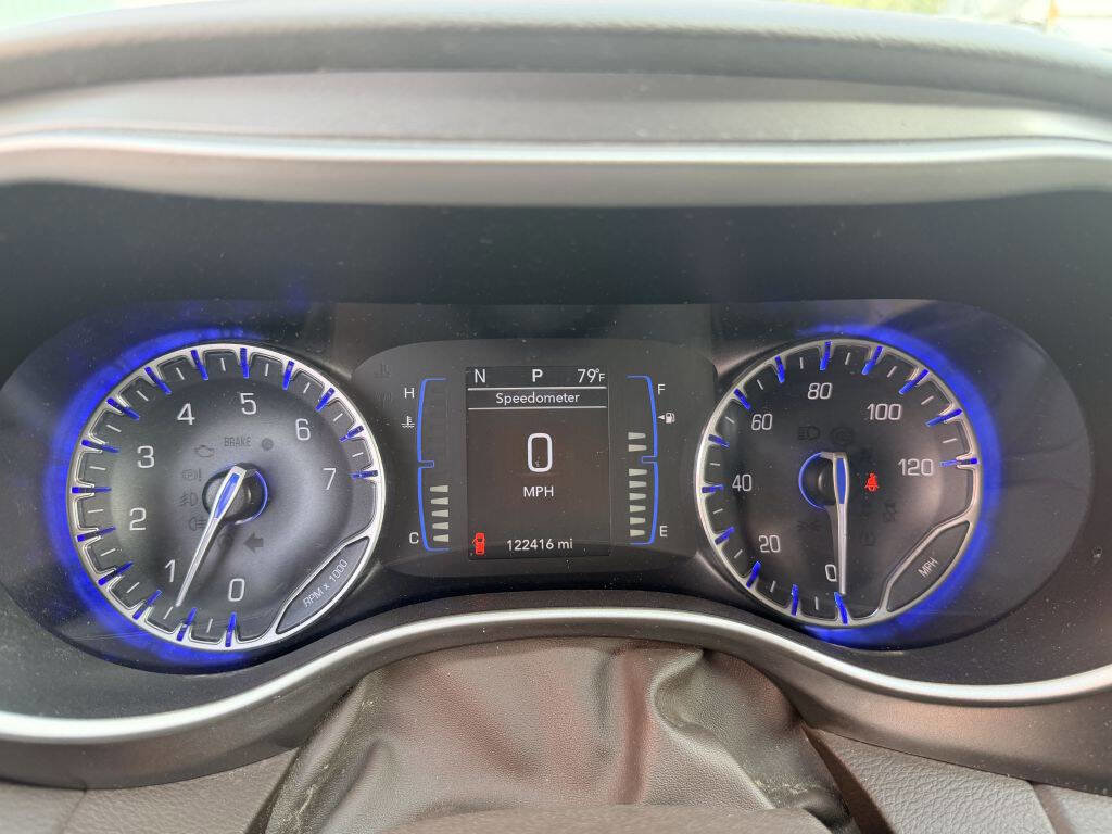 Used 2017 Chrysler Pacifica Touring image 20