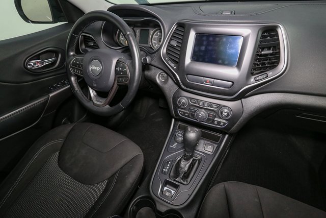 Used 2019 Jeep Cherokee Latitude w/ Cold Weather Group image 18