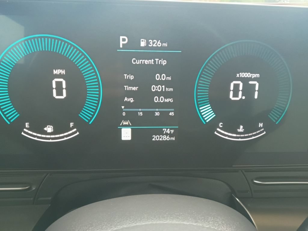 Used 2025 Hyundai Kona SEL FWD image 2