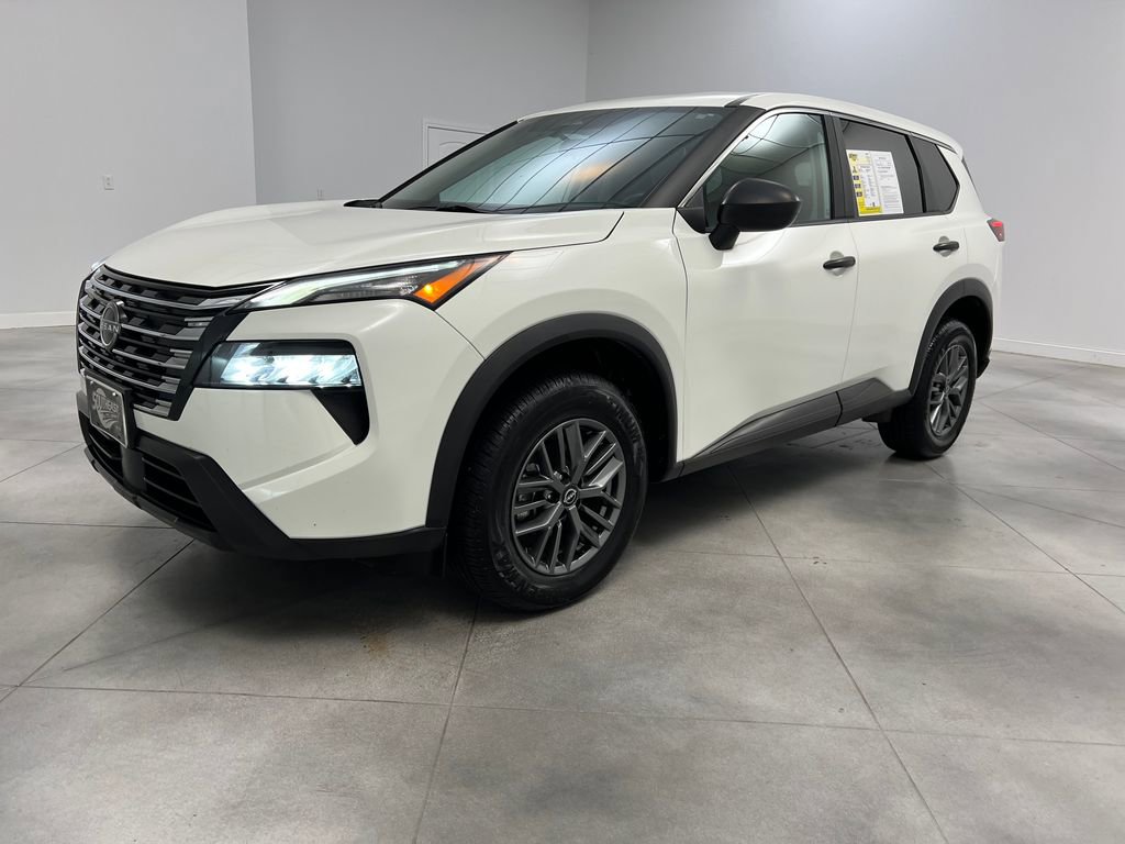 Used 2024 Nissan Rogue S FWD image 3