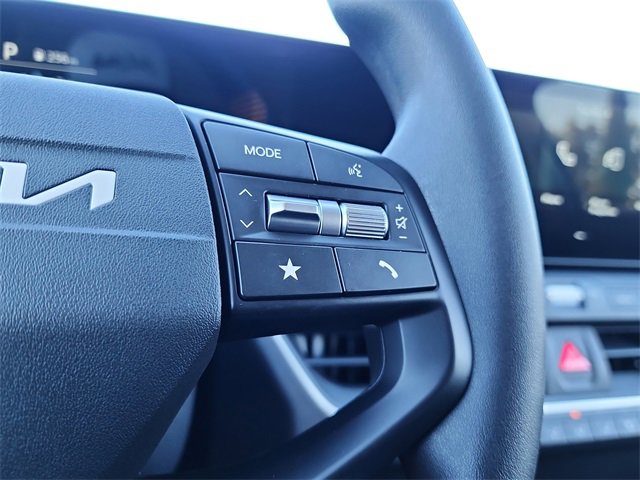 New 2025 Kia K4 LXS image 23