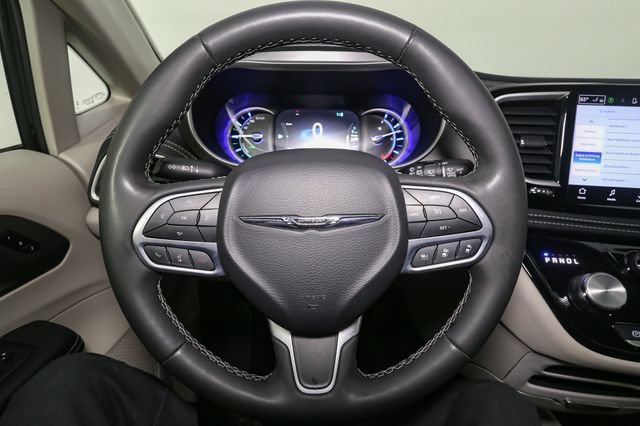 Used 2023 Chrysler Pacifica Touring-L FWD image 31