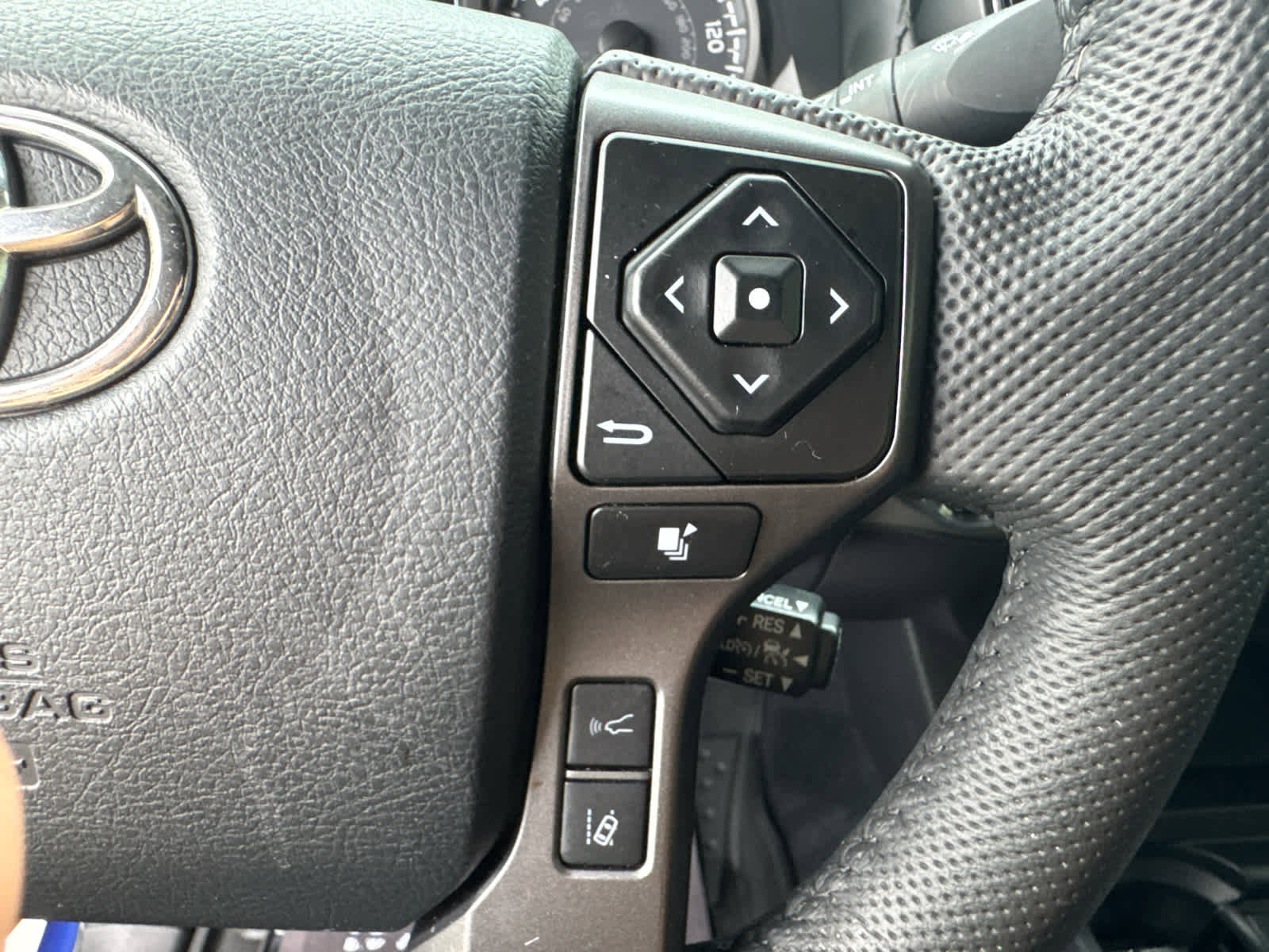 Used 2023 Toyota Tacoma TRD Off-Road AWD/4WD image 28