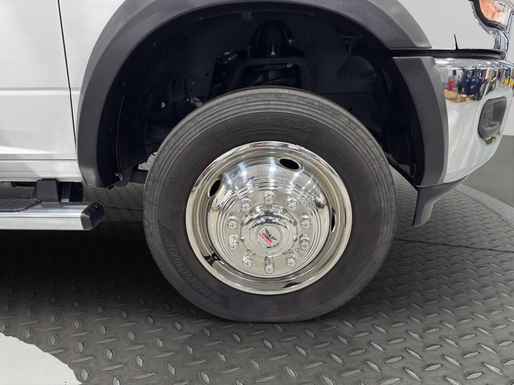Used 2024 RAM 5500 Tradesman w/ Chrome Appearance Group AWD/4WD image 14