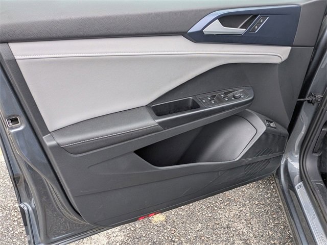 Used 2024 Volkswagen Taos SE image 9