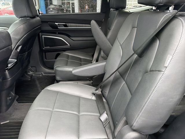 Used 2024 Kia Telluride EX w/ EX Captain's Chair Package image 13