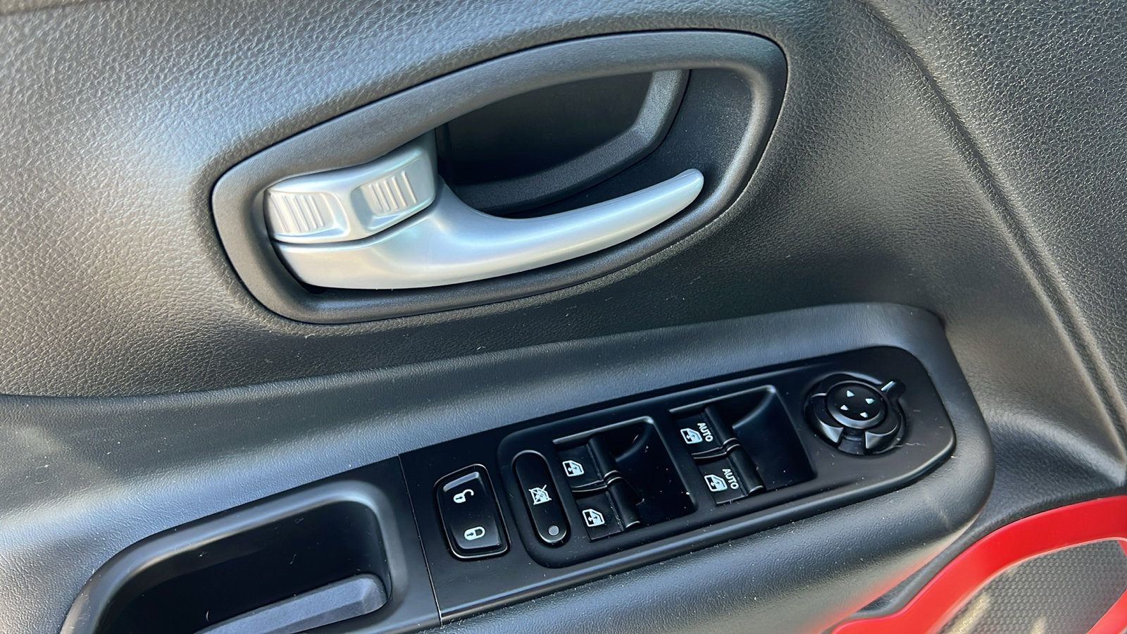 Used 2023 Jeep Renegade Trailhawk image 16