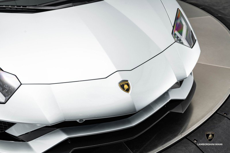 Used 2018 Lamborghini Aventador S image 5