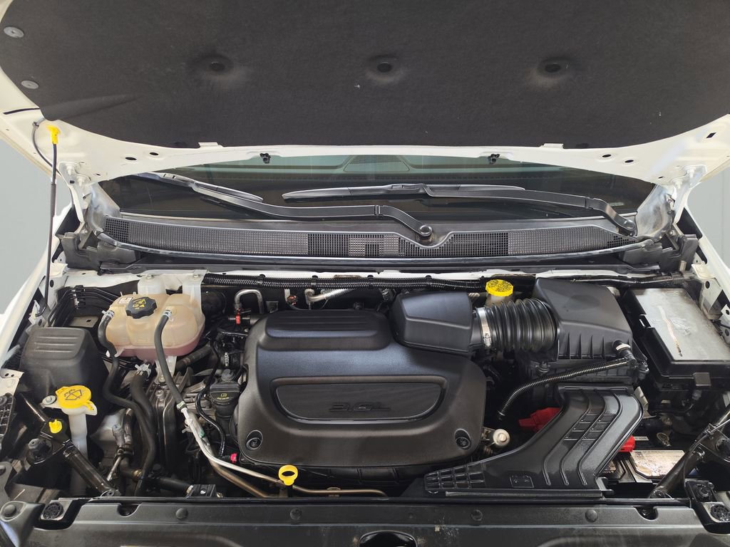 Used 2023 Chrysler Voyager LX image 9