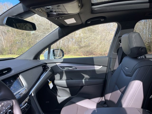 New 2025 Cadillac XT6 Luxury image 18