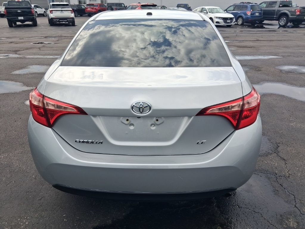 Used 2019 Toyota Corolla LE w/ LE Premium Package w/Moonroof FWD image 4