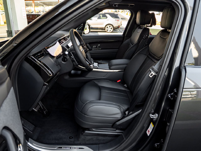 New 2026 Land Rover Range Rover Sport Dynamic SE AWD/4WD image 14