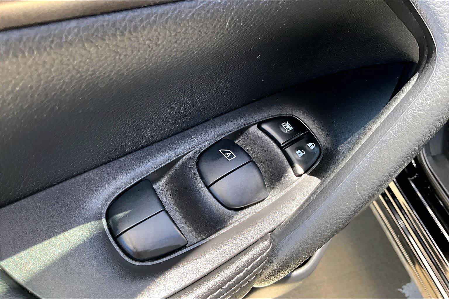 Used 2022 Nissan Rogue Sport S FWD image 30