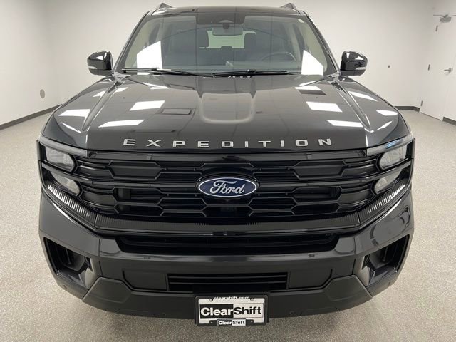 Used 2025 Ford Expedition Max Active AWD/4WD image 3