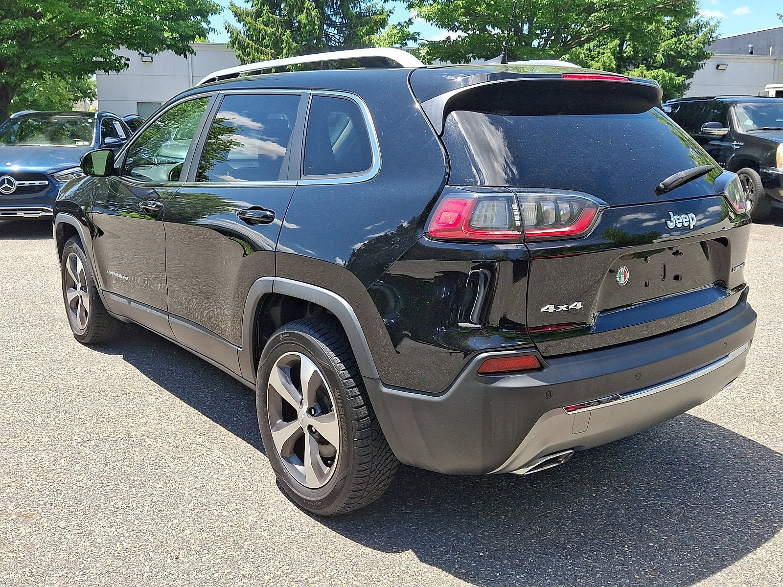 Used 2020 Jeep Cherokee Limited w/ Luxury Group AWD/4WD image 6