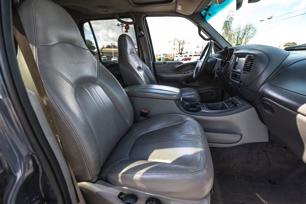Used 2001 Ford Expedition Eddie Bauer image 29