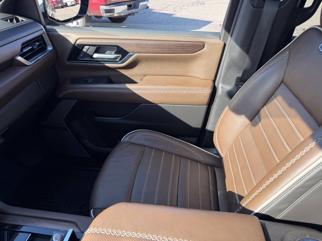 Used 2025 GMC Yukon XL Denali Ultimate AWD/4WD image 33