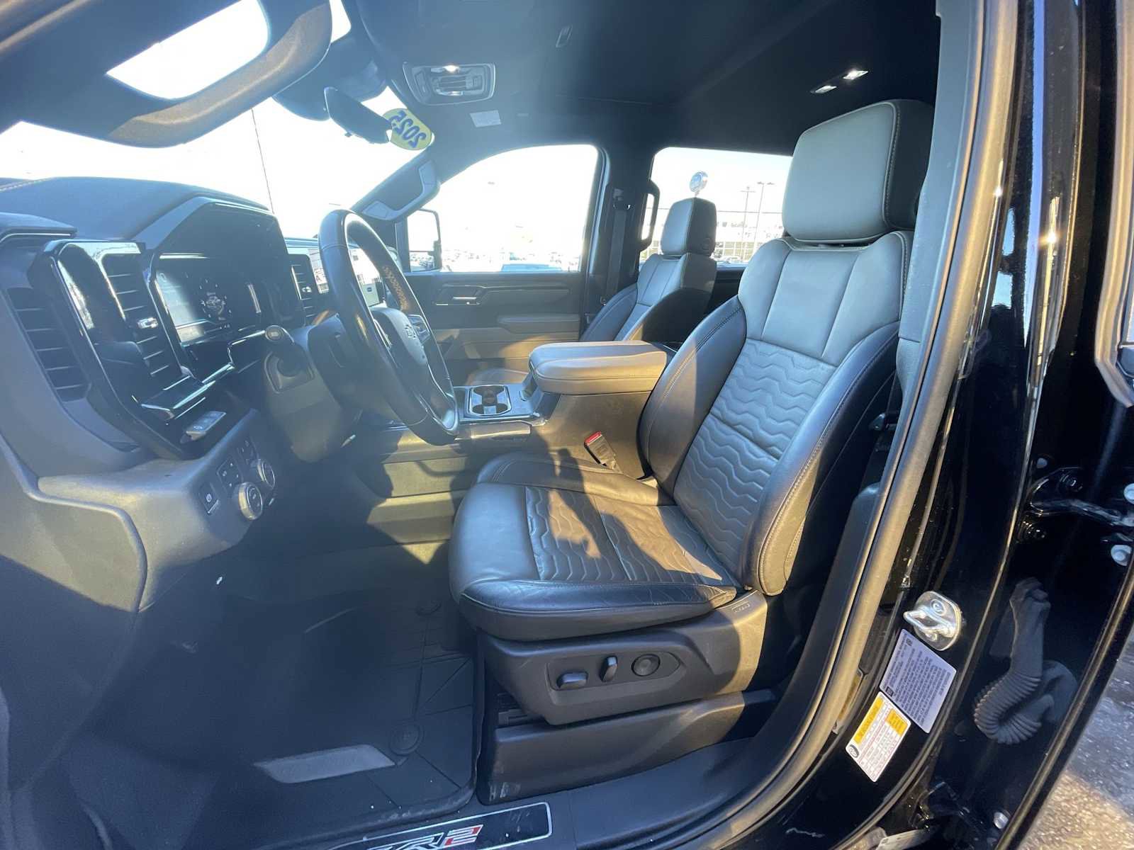 Used 2025 Chevrolet Silverado 2500 ZR2 w/ Technology Package image 19