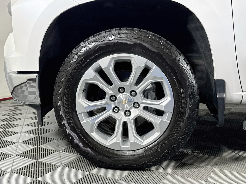 Used 2024 Chevrolet Silverado 1500 LTZ w/ Technology Package AWD/4WD image 32
