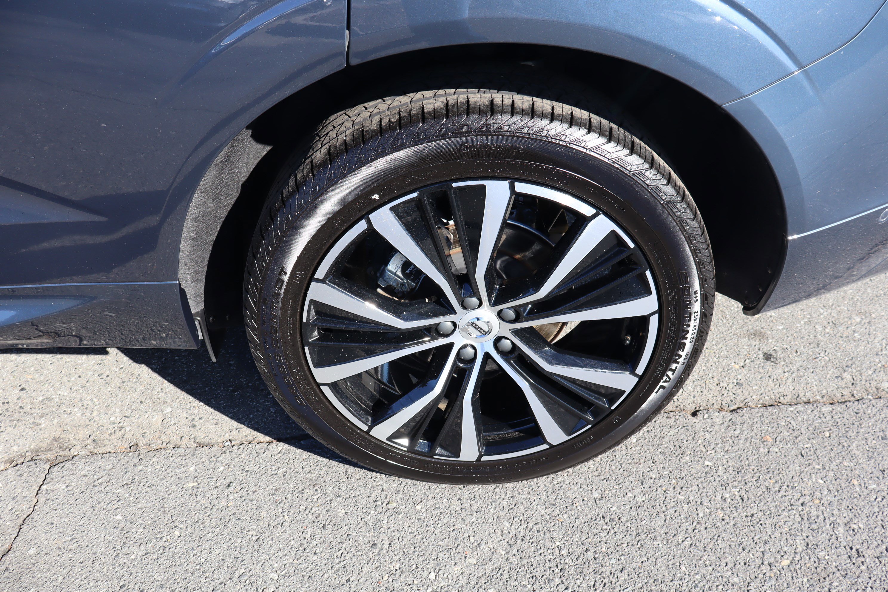 Used 2025 Volvo XC60 B5 Plus image 39