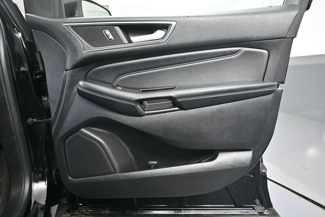 Used 2016 Ford Edge Titanium w/ Technology Package AWD/4WD image 35