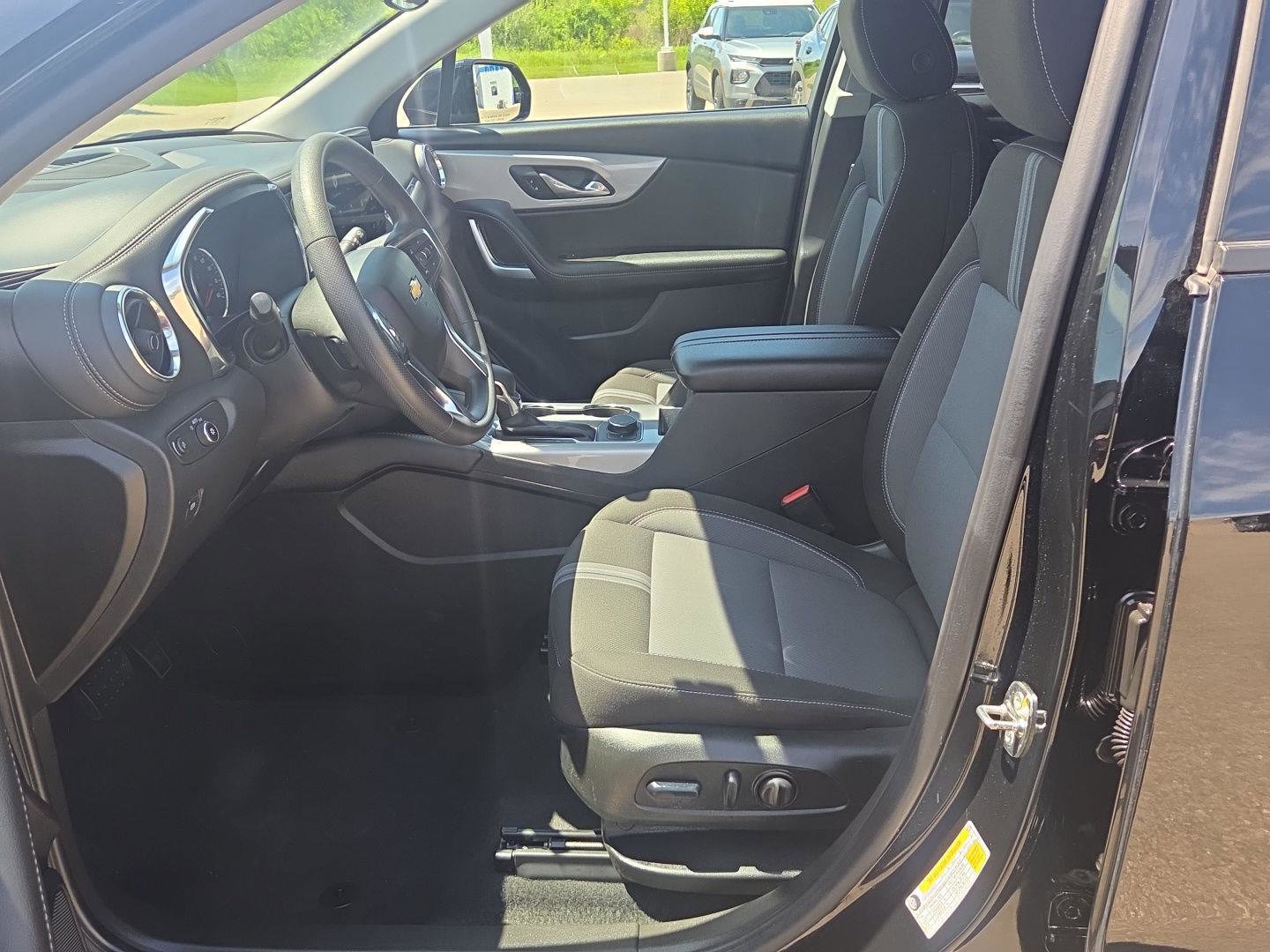 Used 2025 Chevrolet Blazer LT AWD/4WD image 17