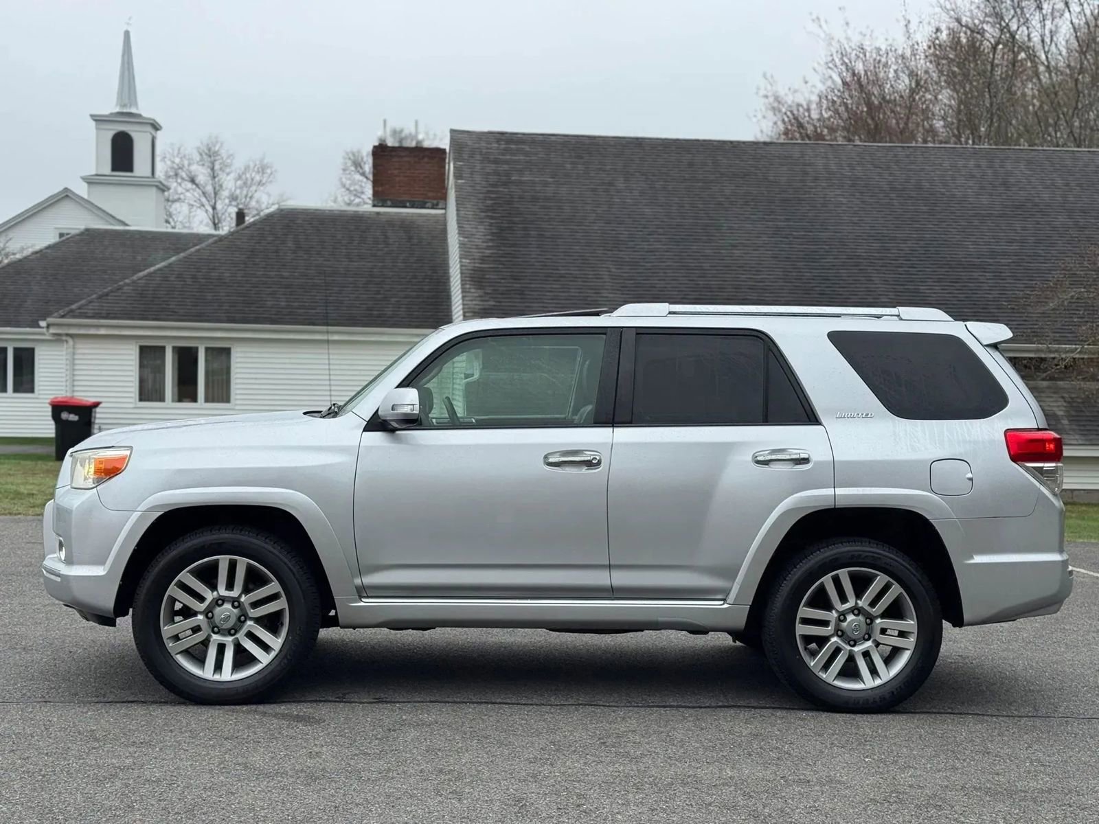 Used 2010 Toyota 4Runner Limited AWD/4WD image 4