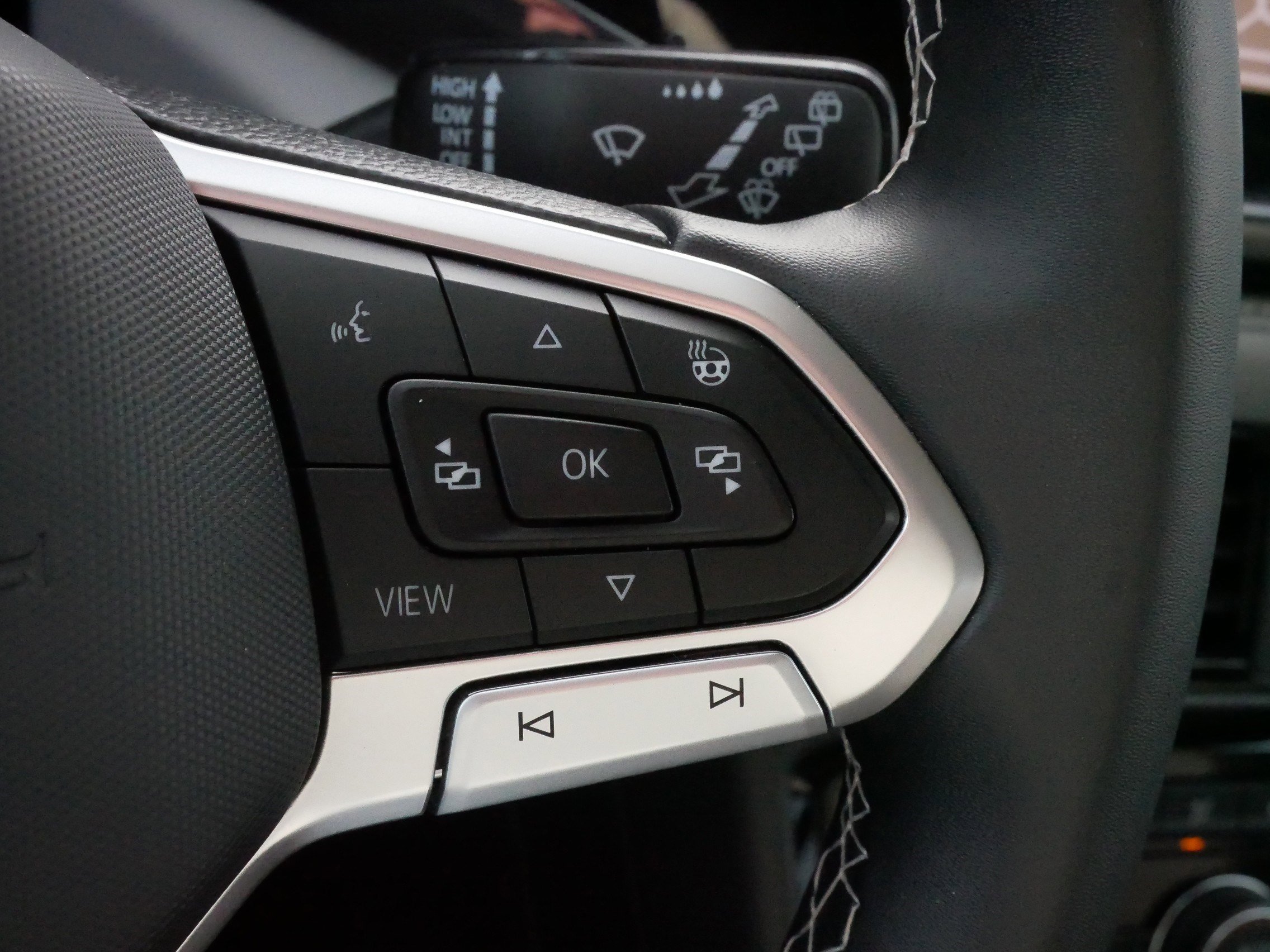 Certified 2023 Volkswagen Taos SEL image 25