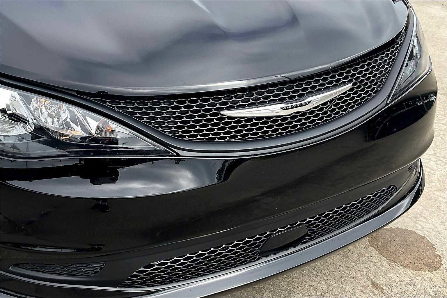 Certified 2025 Chrysler Voyager LX image 27