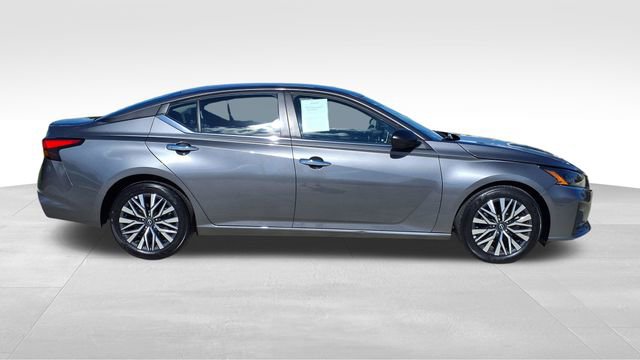 Used 2025 Nissan Altima 2.5 SV FWD image 9