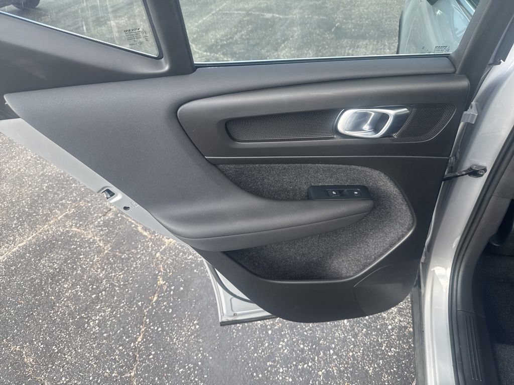 Used 2023 Volvo XC40 B5 Plus AWD/4WD image 28