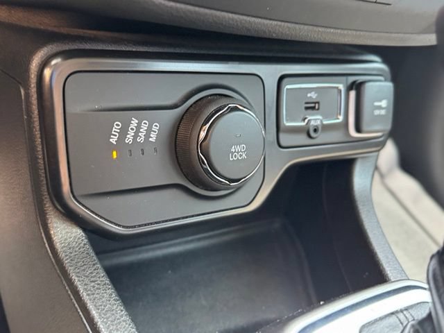 Certified 2022 Jeep Renegade Latitude w/ Convenience Group AWD/4WD image 18