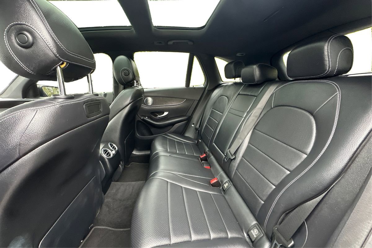 Used 2018 Mercedes-Benz GLC 300 w/ Premium Package image 10