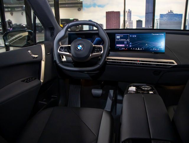 Used 2026 BMW iX xDrive45 w/ Premium Package AWD/4WD image 15