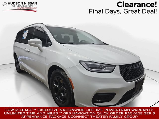 Used 2021 Chrysler Pacifica Limited w/ Uconnect Theater Family Group FWD image 1