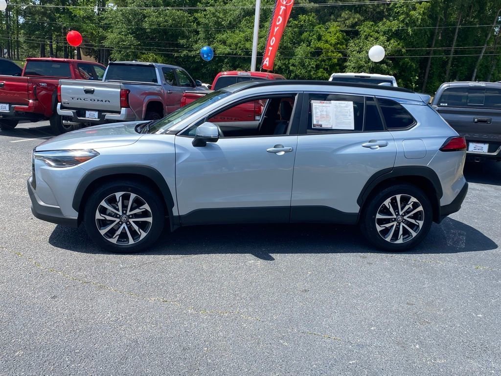Used 2023 Toyota Corolla Cross XLE FWD image 4