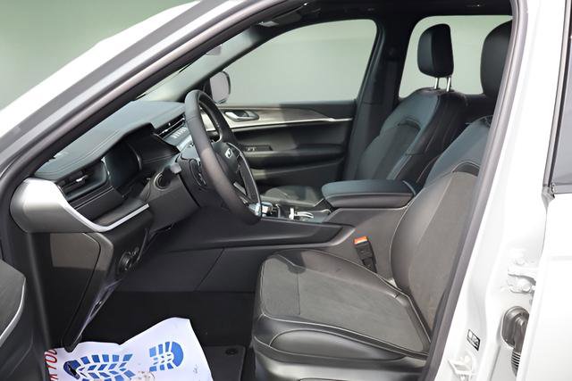 New 2026 Jeep Grand Cherokee Laredo image 16