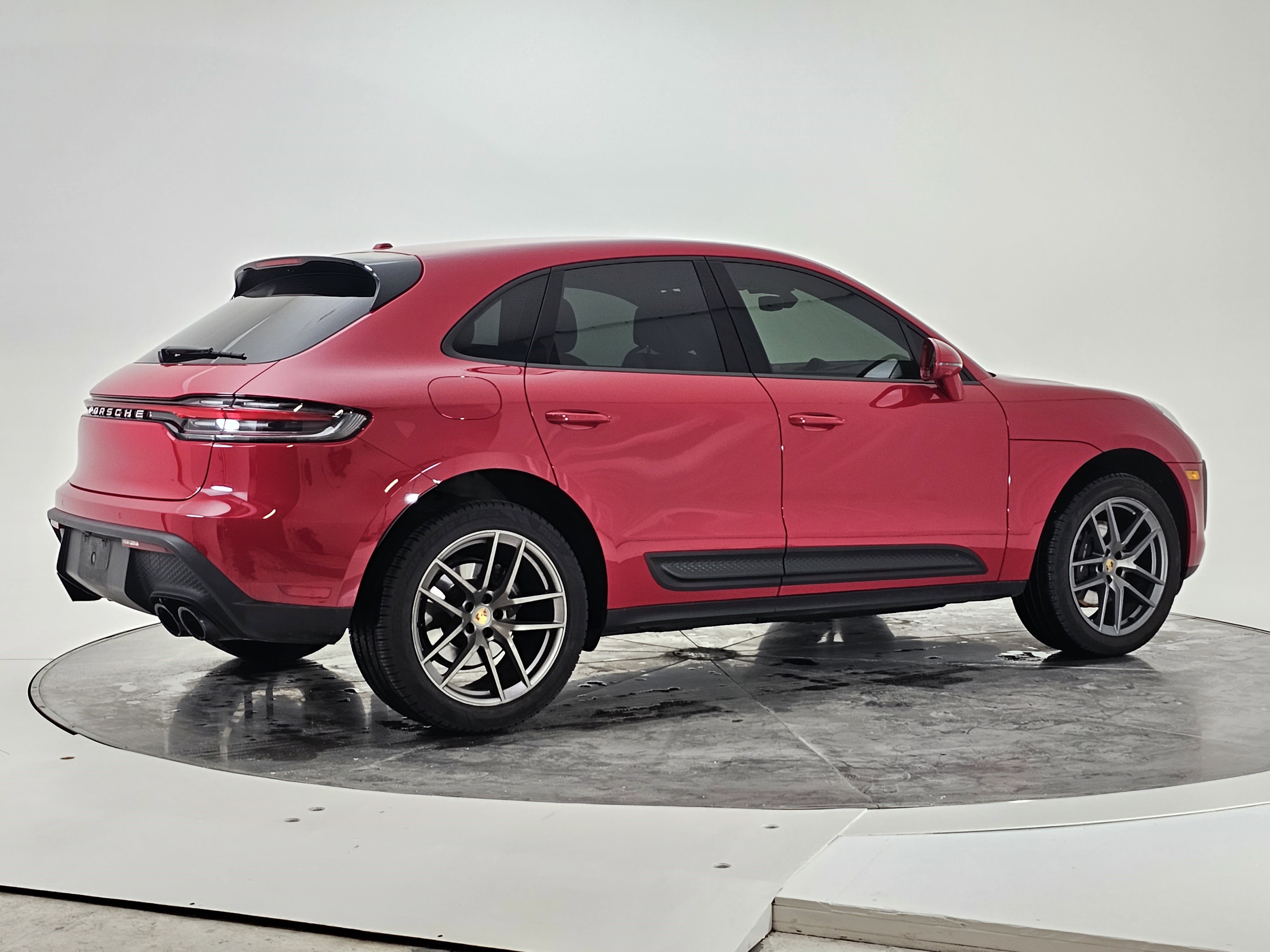 Used 2022 Porsche Macan image 3