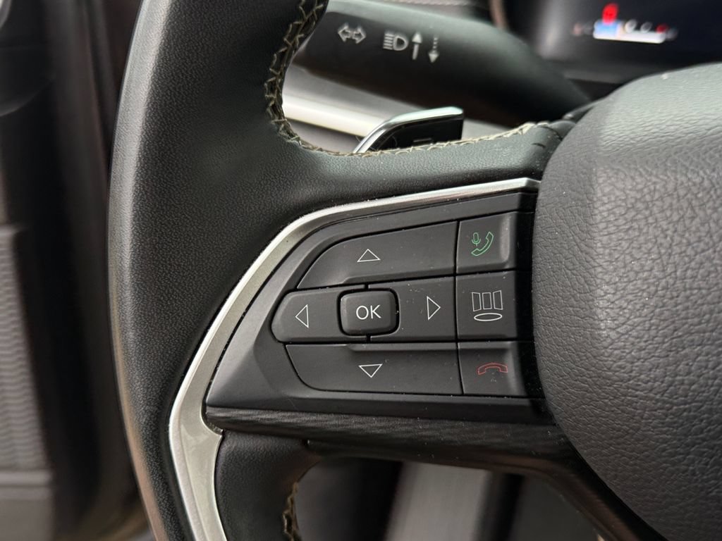 Used 2023 Jeep Grand Cherokee Altitude AWD/4WD image 16