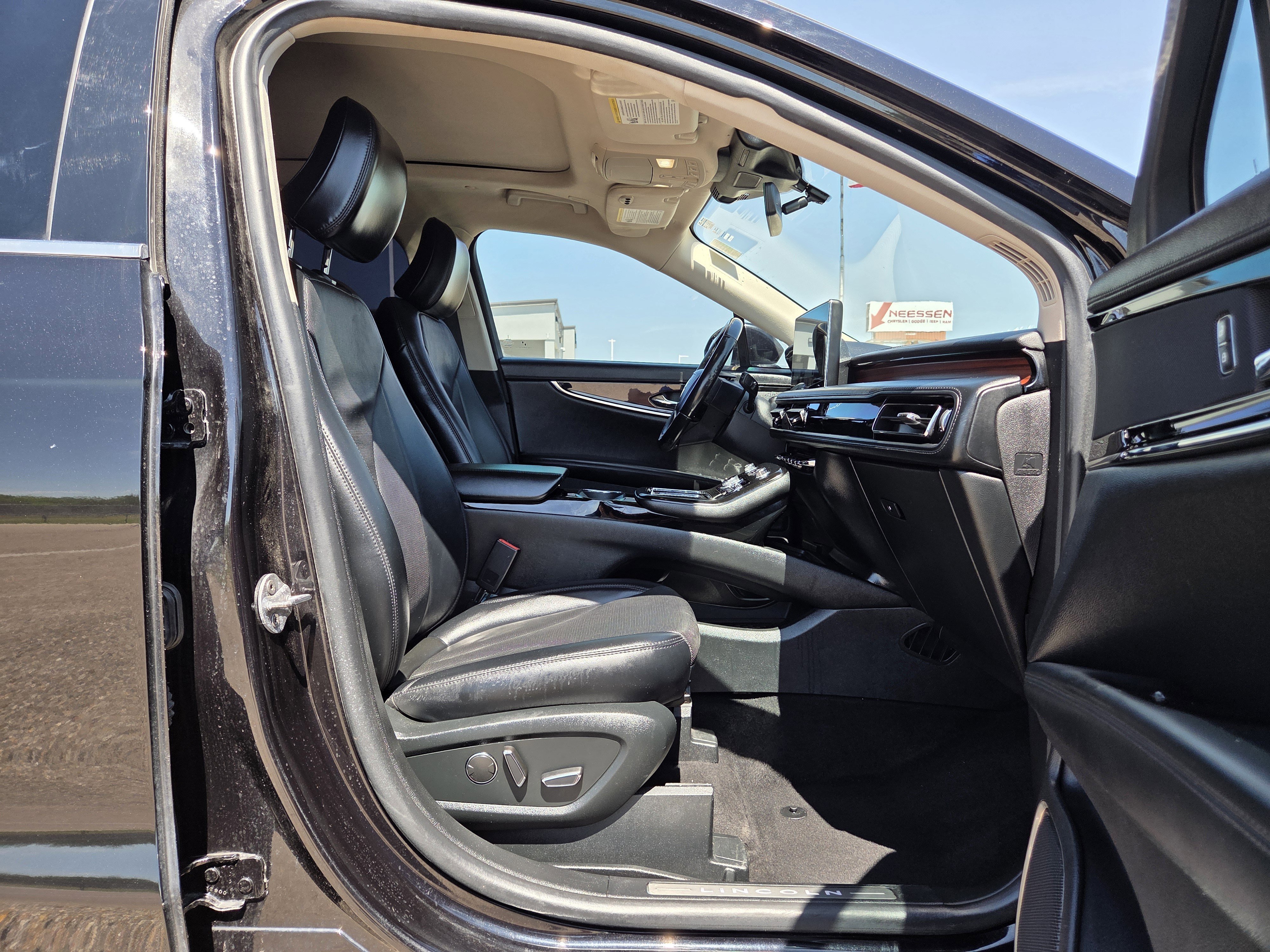 Used 2022 Lincoln Nautilus Reserve AWD/4WD image 19