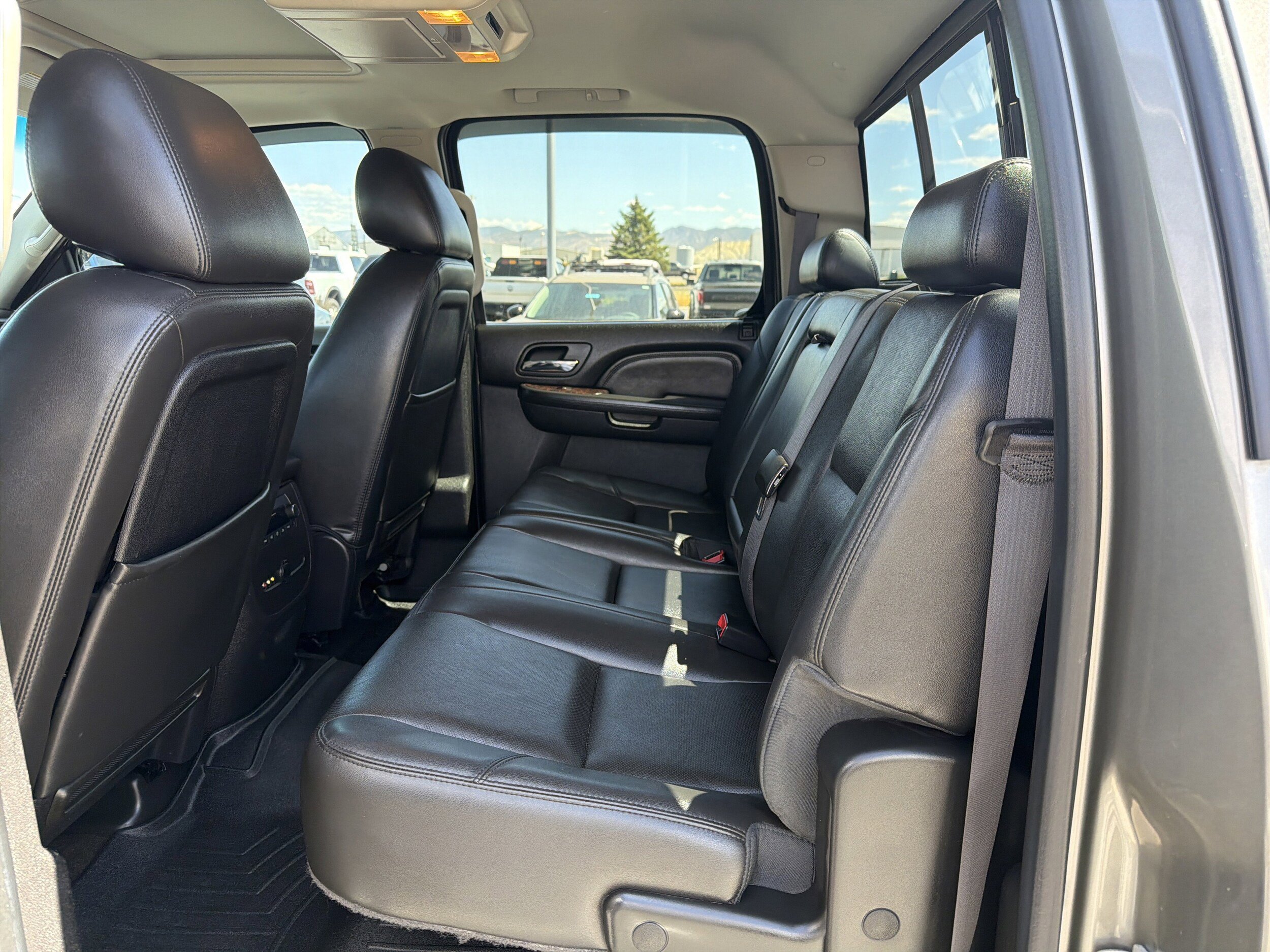 Used 2013 GMC Sierra 2500 Denali w/ Suspension Package, Off-Road AWD/4WD image 9