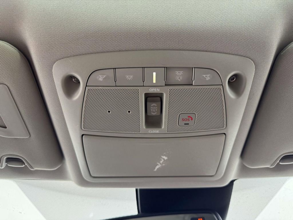 Used 2017 Nissan Rogue SL w/ SL Premium Package image 26