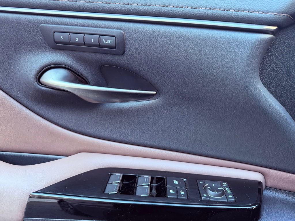 Used 2024 Lexus ES 350 w/ Premium Package image 22