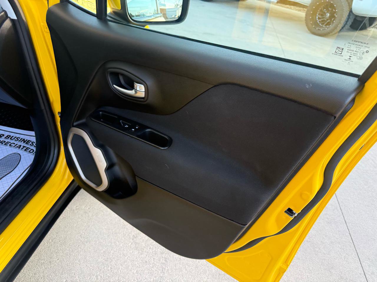 Used 2017 Jeep Renegade Latitude image 17